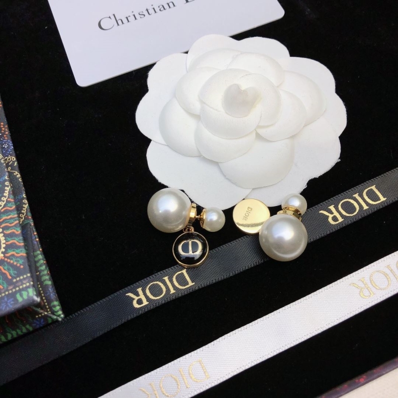 chr1st1an D10r earrings